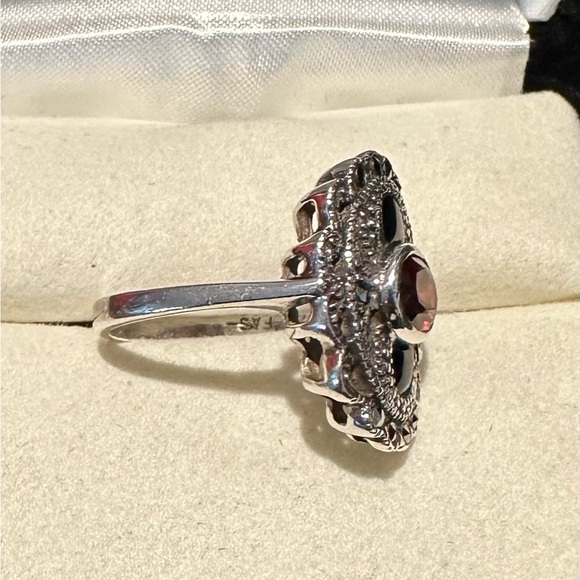 Antique style Marcasite and Garnet 925 FAS sterling silver ring size 7 - Picture 2 of 6
